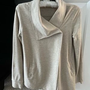Kenzie oatmeal heather jacket/cardigan size XS